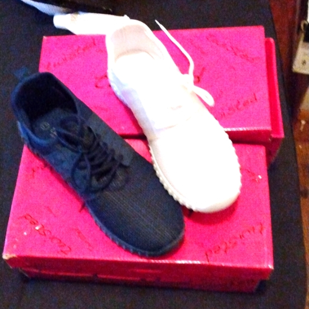 Gym shoes